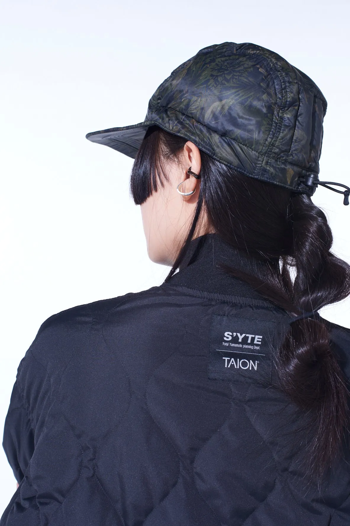 【S'YTE X TAION】DAHLIA CAMOUFLAGE QUILTED DOWN JET CAP